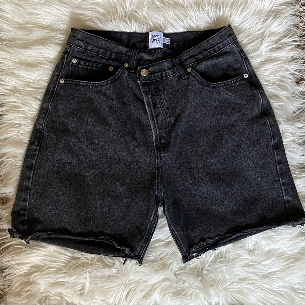Black Crossover Waist Shorts 🖤